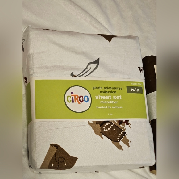 Pirate Twin Sheets and pillow sham - Picture 3 of 4